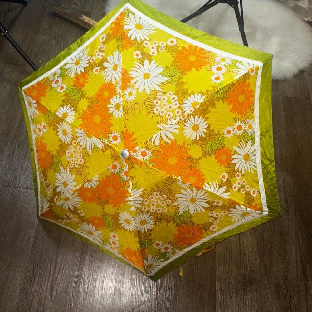 Vtg SHEDRAIN Green Orange Yellow Floral Umbrella w/case USA